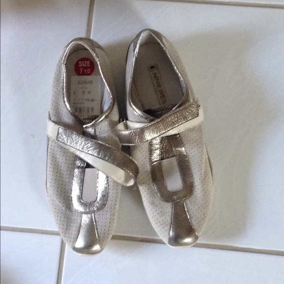 Sneakers New - Picture 1 of 4